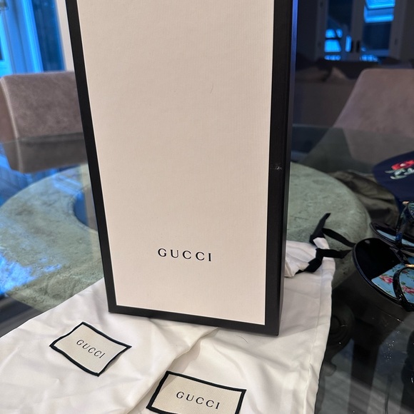 $850 Gucci New in Box Black Patent Leather Bee  Sandals sz 39 (8) - Picture 12 of 15